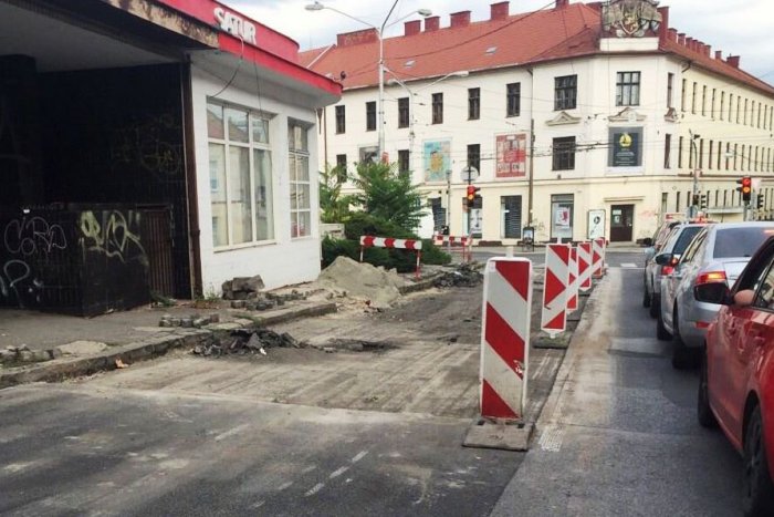 Ilustračný obrázok k článku Bratislavské cesty dostávajú nový povrch a vodičov opäť čakajú obmedzenia