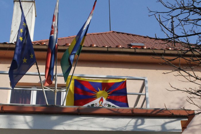 Ilustračný obrázok k článku Vlajka Tibetu v Dúbravke