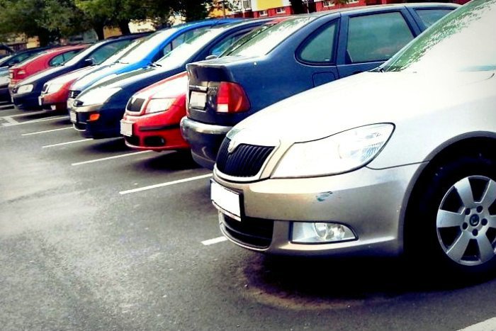 Ilustračný obrázok k článku Dúbravskí poslanci nesúhlasili s nariadením mesta o parkovaní