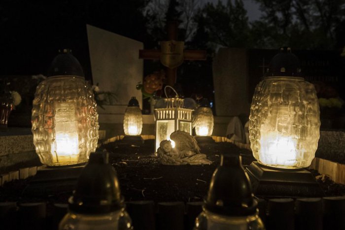 Ilustračný obrázok k článku Na bratislavských cintorínoch je opäť dovolené zapaľovať sviečky