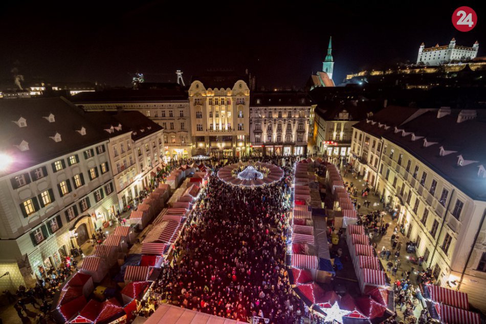 Ilustračný obrázok k článku Kam v Bratislave zadarmo: Vianočné trhy na Hlavnom námestí alebo Street Food Park?